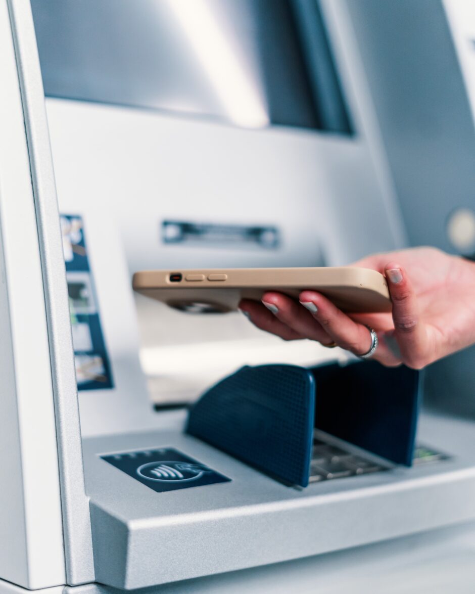 Bargeld holen ganz ohne Karte – dank dem Smartphone kein Problem